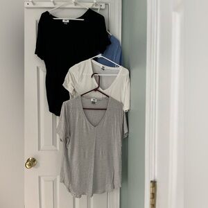 Four Old Navy V-neck tops size M
